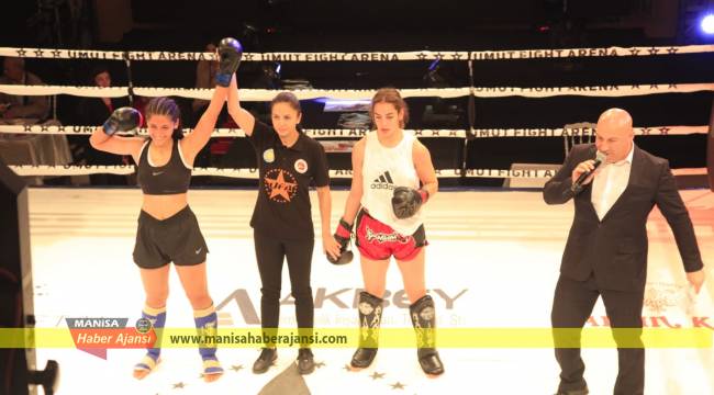 MANİSALI SPORCU BETÜL DURMUŞ PROFESYONEL KİCK BOKS ŞAMPİYONU OLDU