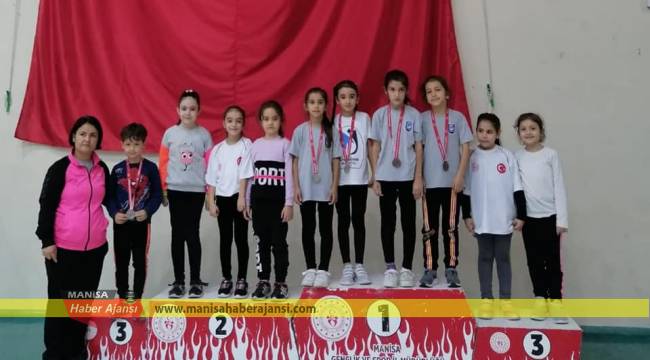 BADMİNTONCULARDAN MADALYA YAĞMURU