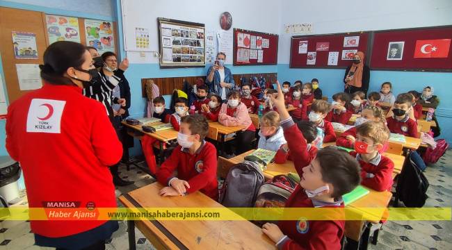 Manisa'da bin öğrenciye, Türk Kızılay'ın faaliyetleri anlatıldı
