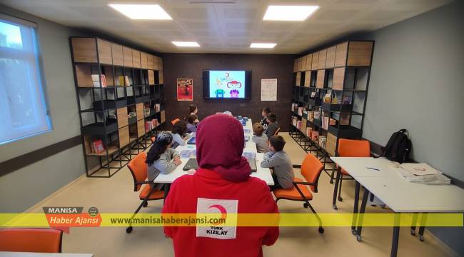 Türk Kızılay Manisa Şubesinden Öğrencilere Robotik Kodlama Eğitimi ve Malzeme Desteği