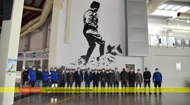 Vali Karadeniz’den Şoförler ve Otomobilciler Odası ile Manisa Seyahat    Firmasına Ziyaret