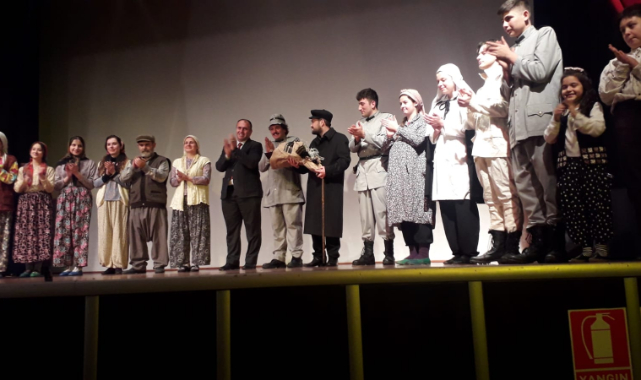 Saruhanlı’da Önce Miniklere, Sonra Yetişkinlere Tiyatro Ziyafeti
