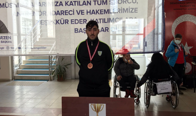 ATICILIKTA MANİSALI SAMET AKÇA TÜRKİYE 3.SÜ