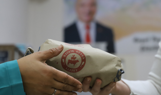 Saruhanlı Belediyesinden Et ve Mont Yardımı