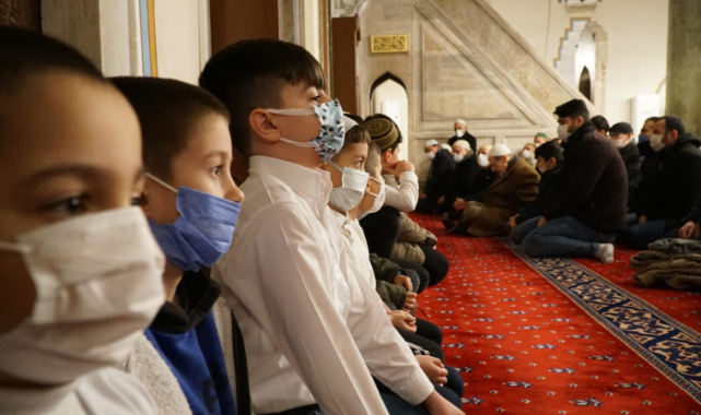 Sultan Camii'nin 500. yılı 7'den 70'e Manisalılar'ı Sabah Namazında Buluşturdu