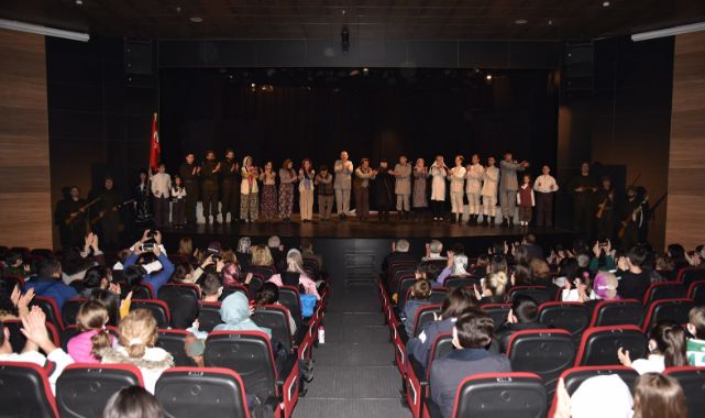 Milli Şairimiz ‘Küfe’ Oyunuyla Anıldı