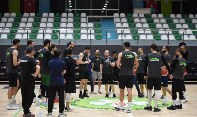 Dev Adamlar, Şampiyonluk İçin Sahaya Çıkacak