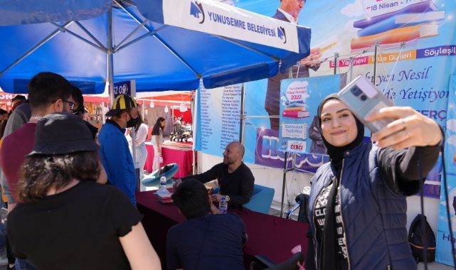 KAHRAMAN TAZEOĞLU YUNUSEMRE’DE OKUYUCULARIYLA BULUŞTU
