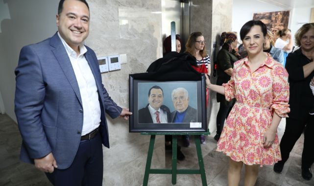 Resim Öğretmeni Gaye Ak’ın hipperrealist resim sergisi büyük beğeni topluyor