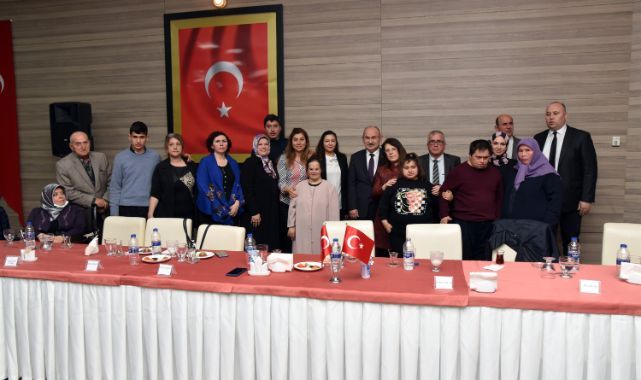 Vali Karadeniz ve Eşi Zehra Karadeniz Engelli Vatandaşlarımızla İftarda Buluştu