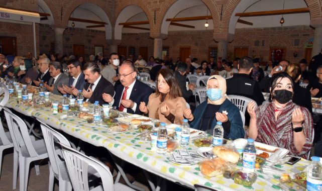 Vali Karadeniz ve Eşi Zehra Karadeniz, Roman Vatandaşlarımızla İftarda Bir Araya Geldi