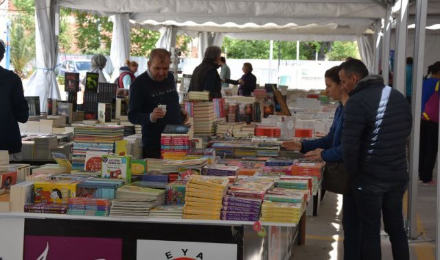 Akhisar Belediyesi 3. Kitap Fuarı başladı