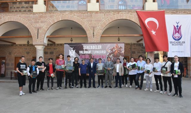 E SPOR ŞEHZADELER VOLARANT TURNUVASI ŞAMPİYONLARI ÖDÜLLERİNİ ALDI