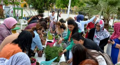 ‘Hayat Oyunu’ projesi ile tarımda domates ekimini öğrenildi