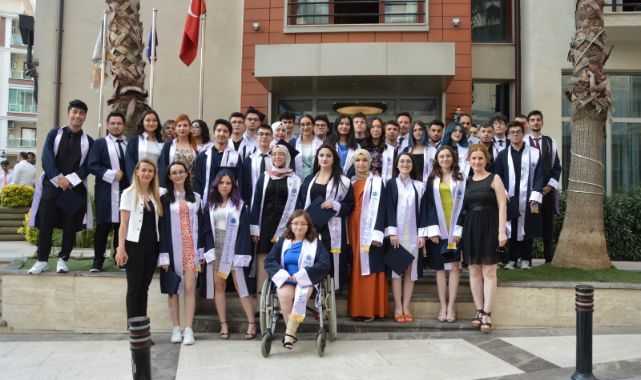Mezuniyet Törenini Kutlamanın Heyecanını ve Gururunu Yaşadılar