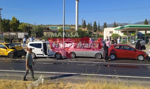 Manisa'da korkutan zincirleme kaza.