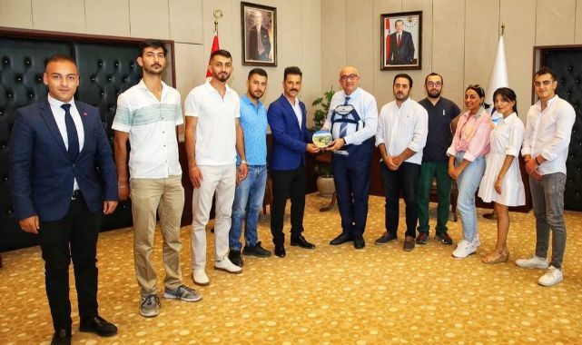 Manisa Azerbaycan Kültür ve Dayanışma Derneğin'den Celal Bayar üniversitesi rektörlüğne ziyaret