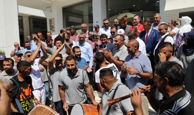 ŞEHZADELER BELEDİYESİ'NDE DAVUL ZURNALI ZAM SEVİNCİ