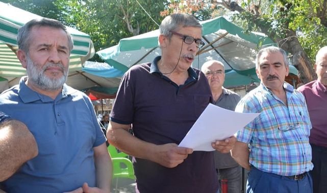 "Merkez Çarşı Canlandırma Projesi'nde bir türlü sonuca varılamamasından dolayı Merkez Çarşı esnafı ayaklandı.