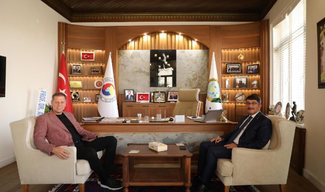 BAŞKAN ÇELİK'TEN TİCARET BORSASI'NA HAYIRLI OLSUN ZİYARETİ