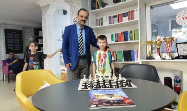 FATİH VELİLER TÜRKİYE SATRANÇ ŞAMPİYONU