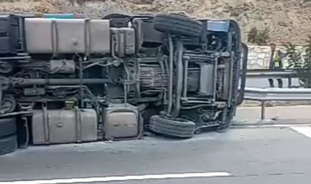 Manisa - Soma yolunda iki farklı Tır kazası meydana geldi