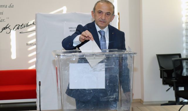 Tekrardan Başkanlığa Seçildi