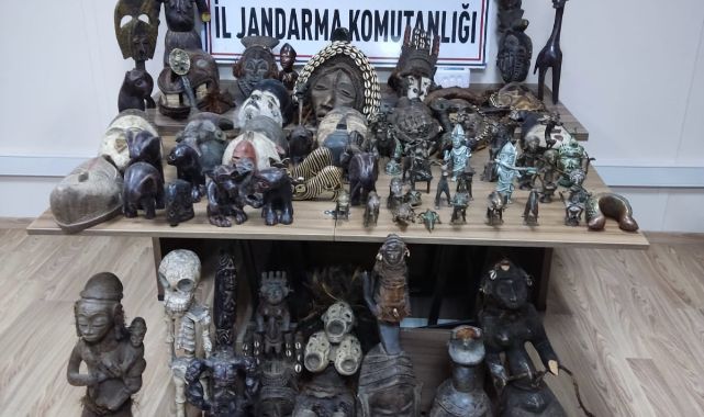 Manisa'da durdurulan araçtan Tarih çıktı