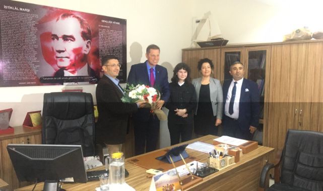 Manisa Ticaret Borsası Anadolu Lisesinde  Öğretmenler Günü kutlaması