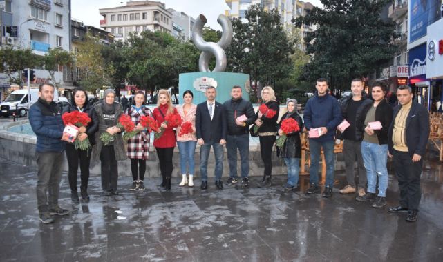 Milli Yol Partisi'nden Kadına Yönelik Şiddete Karşı 3 Bin Karanfil