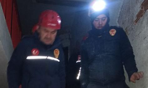 Enkazdan 75 yaşındaki yaşlı kadını Manisa İtfaiyesi Kurtardı