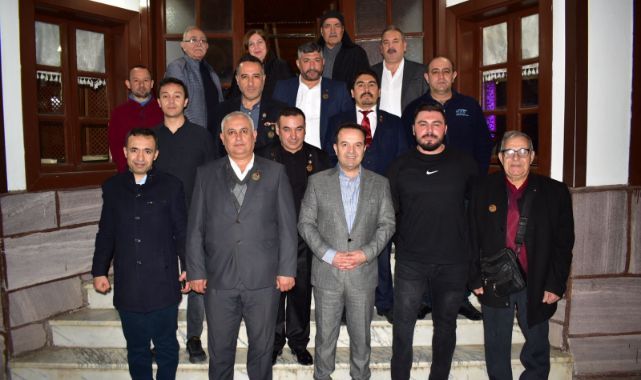 Manisa Şehit Aileleri ve Gaziler Derneği üyeleri iftar yemeğinde bir araya geldi