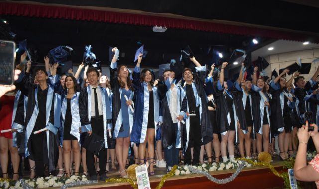 Manisa Hasan Türek Anadolu Lisesinde mezuniyet heyecanı yaşandı