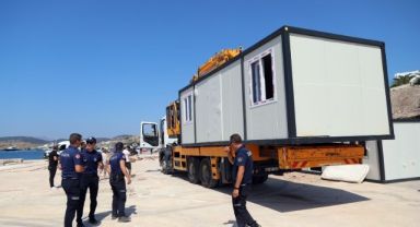 SAHİLDEKİ 22 KONTEYNERİ BELEDİYE EKİPLERİ KALDIRDI