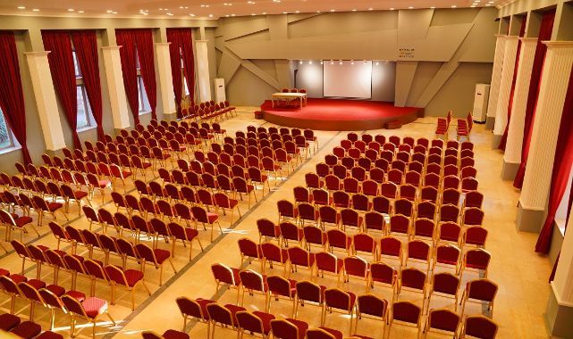 İSMET İNÖNÜ KÜLTÜR MERKEZİ YENİ YÜZÜYLE HIZMETE AÇILDI