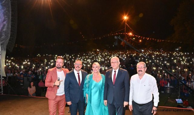 Muazzez Ersoy Salihli’de Müzik Şöleni Yaşattı