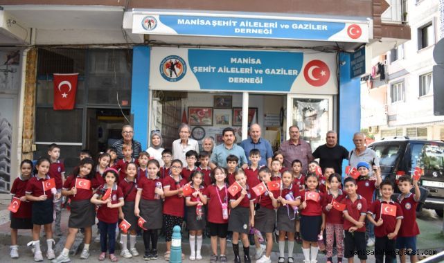ÖĞRENCİLERE BAYRAK, ŞEHİTLİK VE GAZİLİK KAVRAMI ANLATILDI