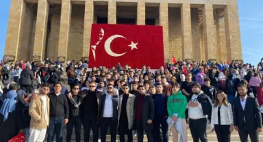 AZERBAYCANLI TALEBELER ATA'NIN HUZURUNDA