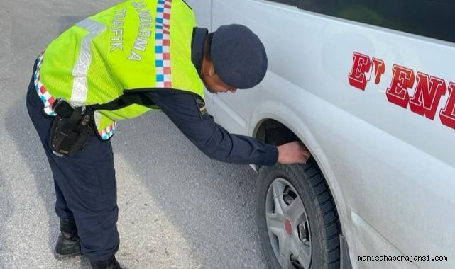 Manisa'da Kış Lastiği Denetimi: Binlerce Araç Kontrol Edildi, Cezalar Kesildi ve Araçlar Trafikten Men Edildi