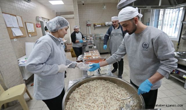 Akhisar Belediyesi Aşevi, İhtiyaç Sahibi Vatandaşların Yanında