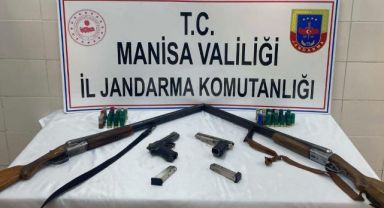 Manisa Gördes'te Jandarmadan Operasyon: Ruhsatsız Silahlar ve Dedektör Ele Geçirildi