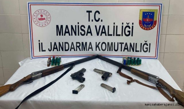 Manisa Gördes'te Jandarmadan Operasyon: Ruhsatsız Silahlar ve Dedektör Ele Geçirildi