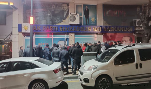 Vekillerin güç savaşı partilileri çileden çıkarttı