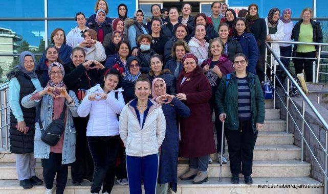 YUNUSEMRE'DE 10 BİN KADIN YÜZMEYİ ÖĞRENDİ
