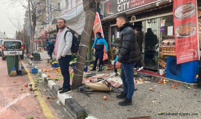 Manisa’da Otomobil ‘Yakışıklı manava girdi