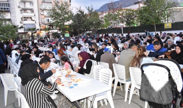 AYNİ ALİ MAHALLESİ MUHTARI ENİS SAĞMAN'DAN  ROMAN VATANDAŞLARA İFTAR PROGRAMI