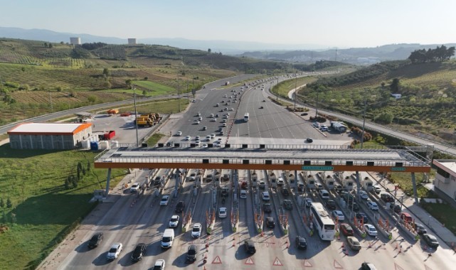 BAYRAMDA OTOYOLLARDAN 11,2 MİLYON ARAÇ GEÇTİ