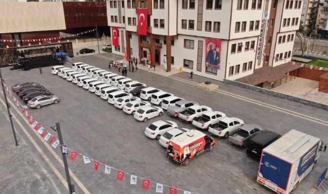 İHTİYAÇ FAZLASI 48 ARACI MEYDANDA SERGİLENDİ