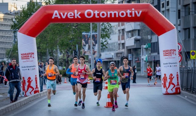 Manisa Büyükşehir Belediyesporlu Atletler Maraton İzmir Avek'te Zirveye Koştu