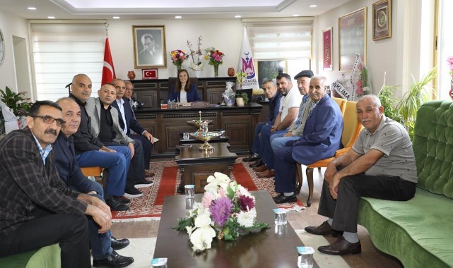 Manisa'da Seçilmiş İlk Kadın Belediye Başkanı Durbay'a Ziyaretçi Akını!